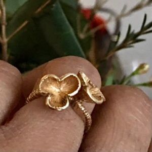 10K Solid Gold Ring with Toi et Moi Flowers Size 6